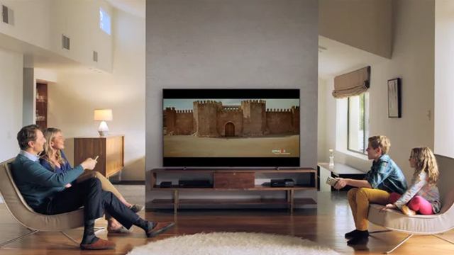 Samsung QLED TV in CES Smart Hub